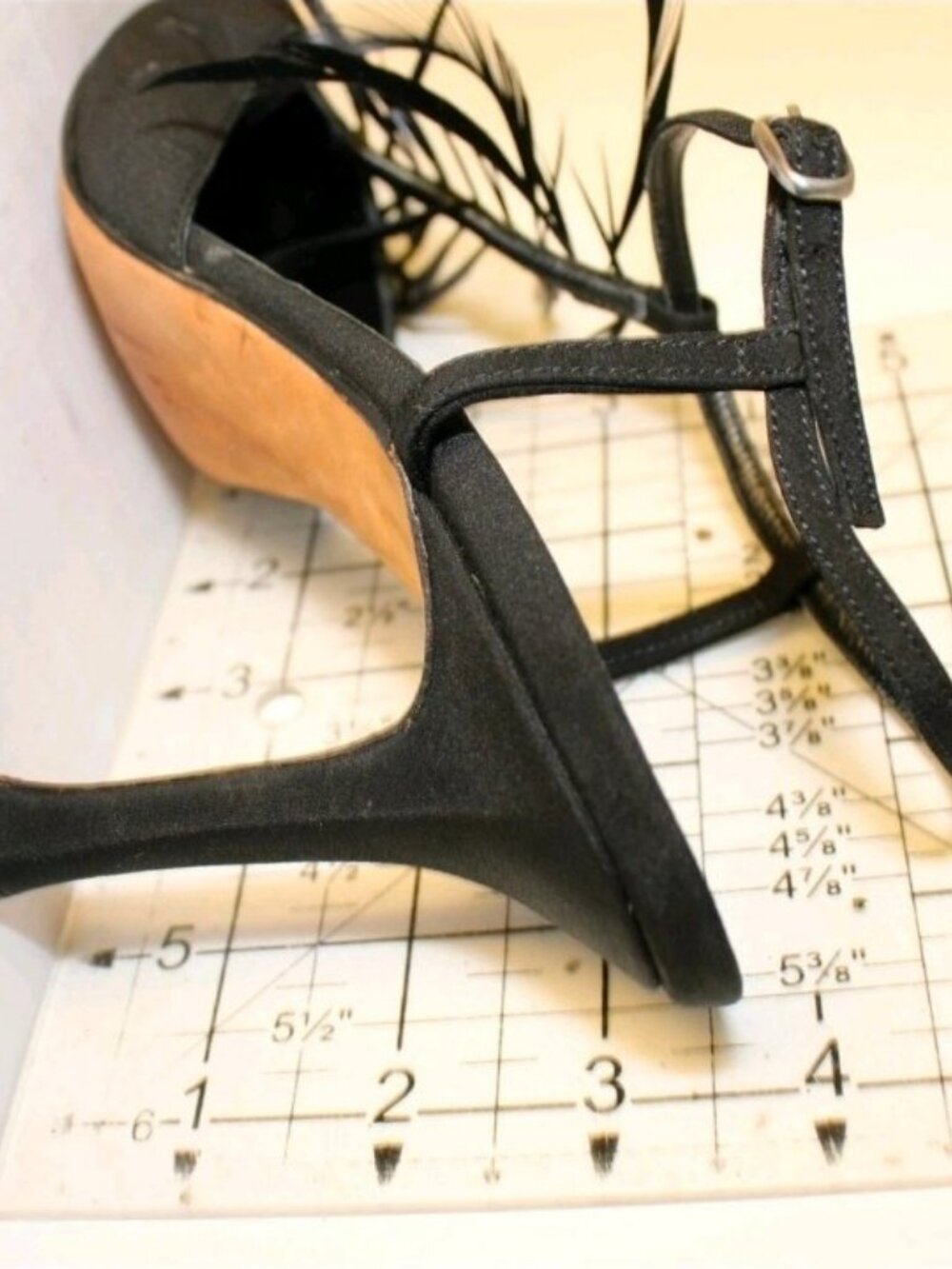 Manolo Blahnik Black Feather Heels 8 - Picture 11 of 11
